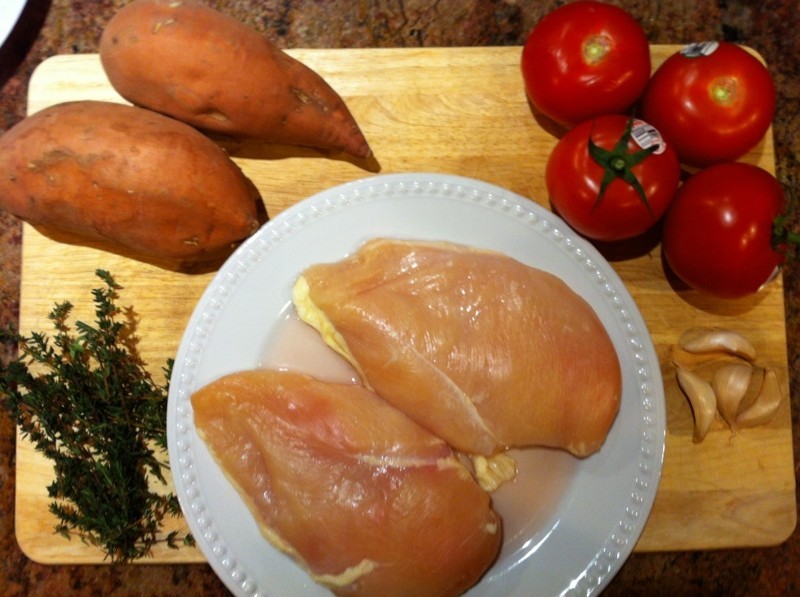 Mahlzeit-Vorbereitung - gebratenes Huhn und Süßkartoffel  
