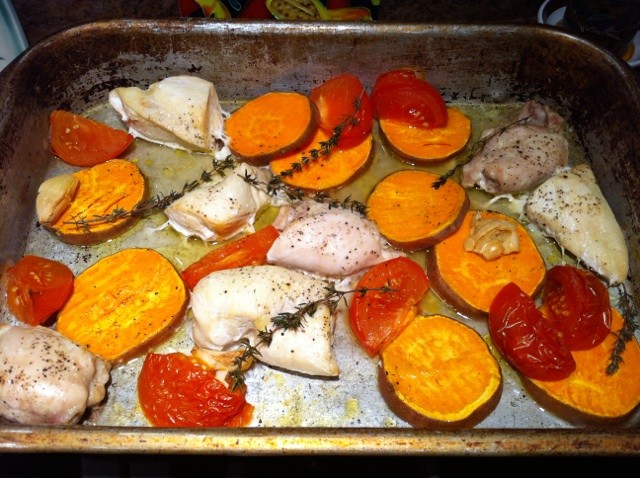 Mahlzeit-Vorbereitung - gebratenes Huhn und Süßkartoffel  