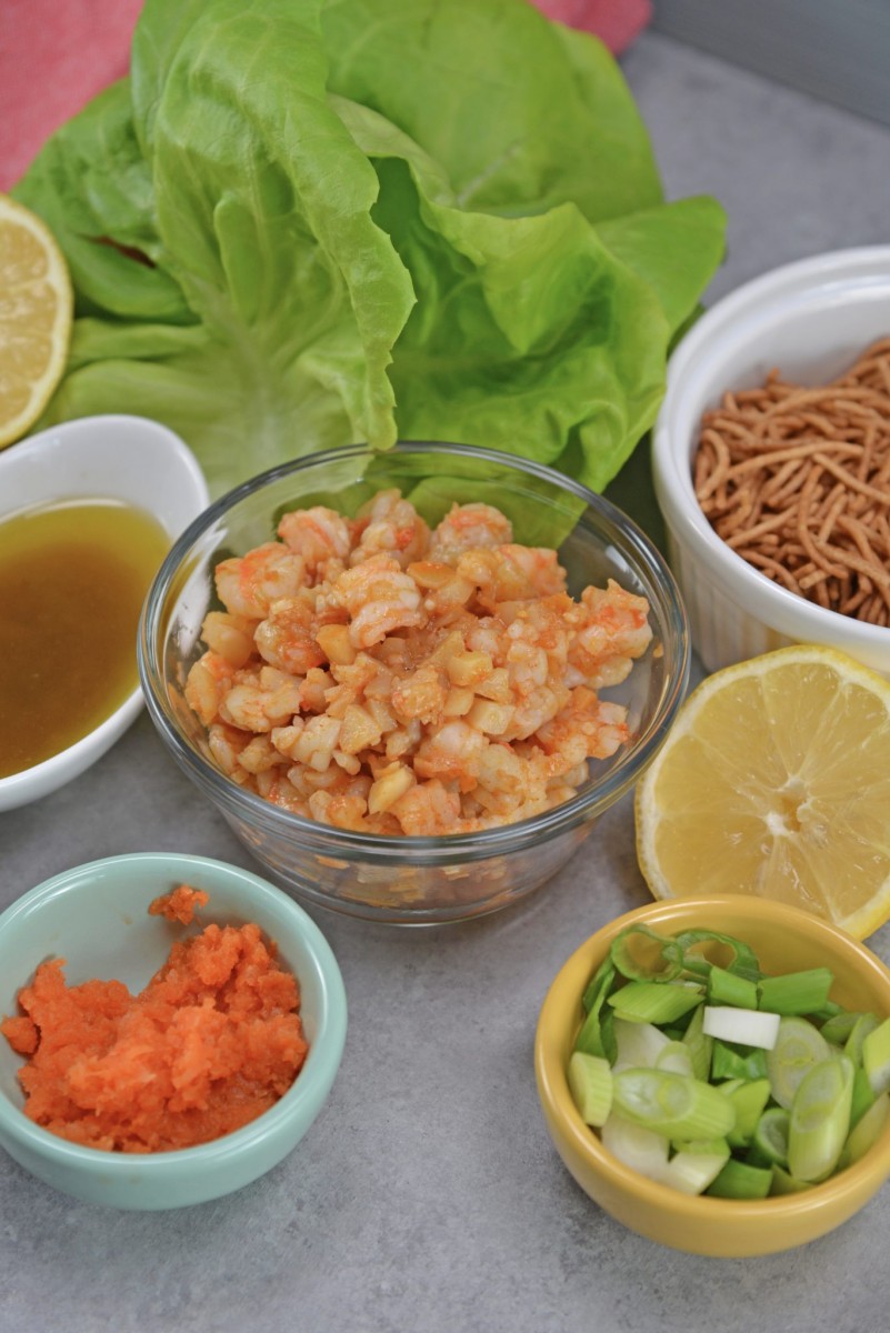 Kopfsalat rollt mit Garnelen  