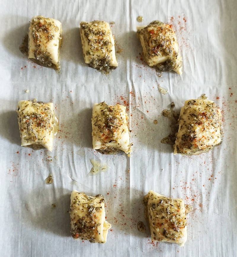 Parmesan puffs mit Knoblauch und Ofen  