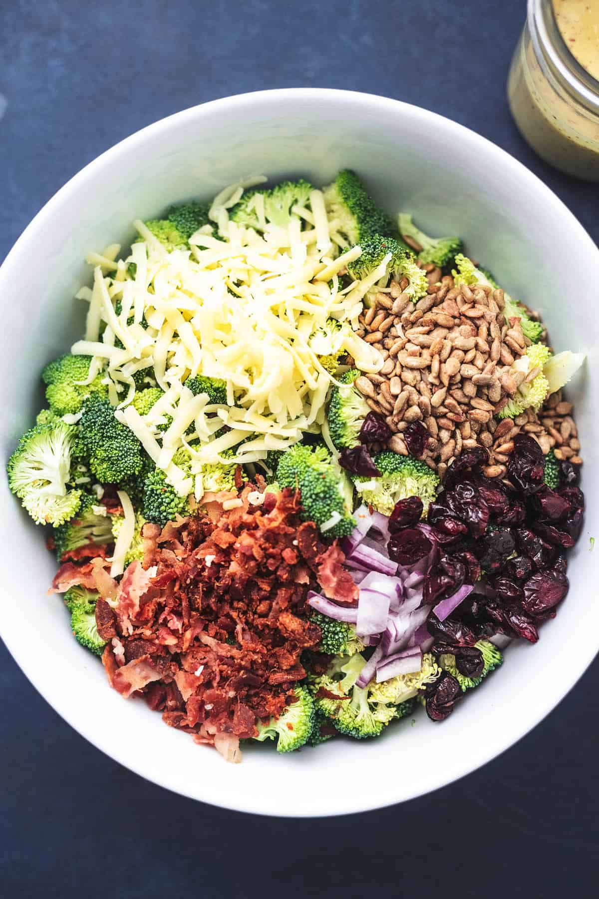 Einfach lecker Best Broccoli Salat Rezept (No Mayo!) | lecremedelacrumb.com