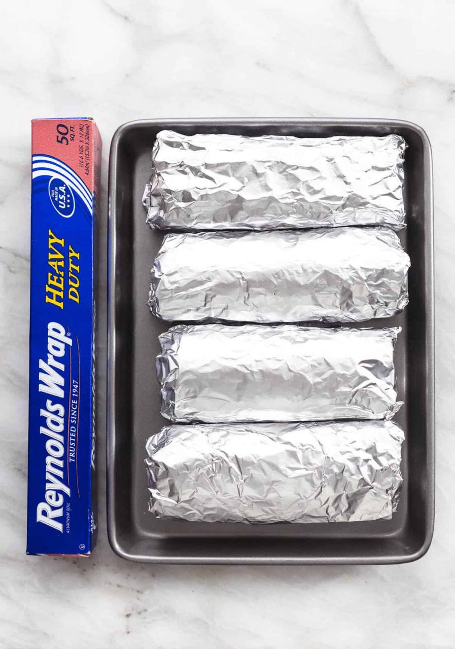 Einfach machen Ei und Wurst Gefrierschrank Frühstück Burritos Rezept | lecremedelacrumb.com