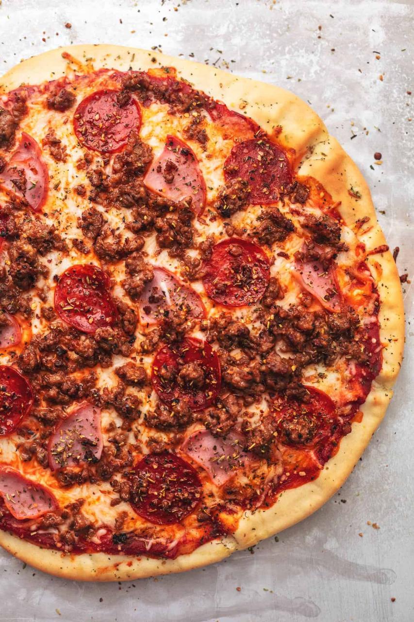 Fleischliebhaber Pizza Rezept | lecremedelacrumb.com